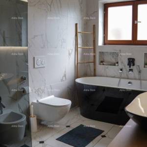 Rovinj, Prodaje se  stan 120 m² u kući, 100 m od mora