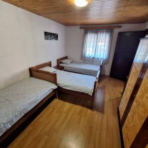 RUGVICA, JEŽEVO - Najam kuće za radnike