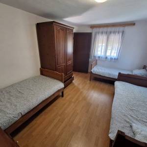RUGVICA, JEŽEVO - Najam kuće za radnike