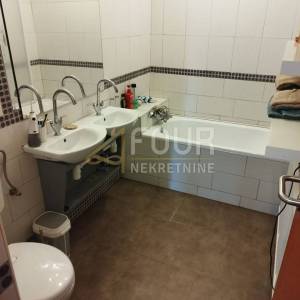 Rukavac, 72.42m2, 2s+db, velika terasa, spektakularan pogled 