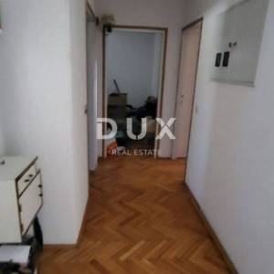 RUKAVAC, MATULJI - samostojeća kuća s 2 stana + garaža + konoba za renovaciju