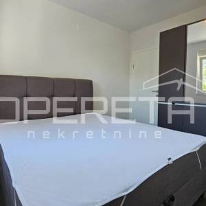 Sabunike - Kuća s tri namještena apartmana, 700m od mora