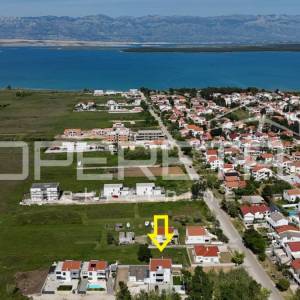 Sabunike - Kuća s tri namještena apartmana, 700m od mora