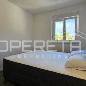 Sabunike - Kuća s tri namještena apartmana, 700m od mora