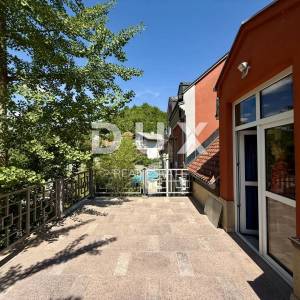 SAMOBOR, CENTAR - prekrasna kuća s velikom okućnicom!