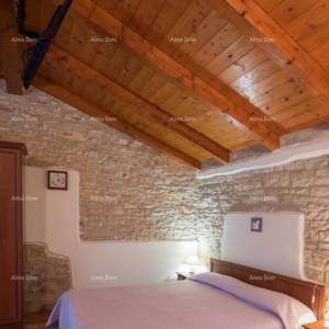 Samostojeća kamena kuća s bazenom, 2 stana,  Juršići