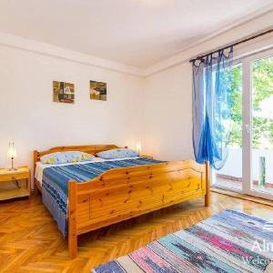 Samostojeća kuća s  uređenom okućnicom