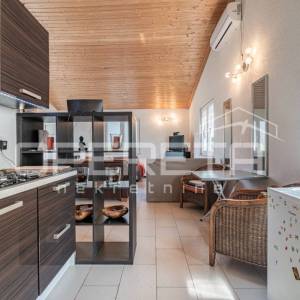 Samostojeca prizmenica 84 m2 kod Valture okružena zelenilom