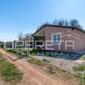 Samostojeca prizmenica 84 m2 kod Valture okružena zelenilom