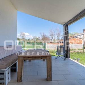 Samostojeca prizmenica 84 m2 kod Valture okružena zelenilom