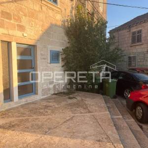 Šarmantna garsonjera s terasom na Korčuli