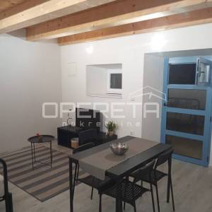 Šarmantna garsonjera s terasom na Korčuli