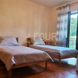 Saršoni, kuća s 2 stana i okućnicom