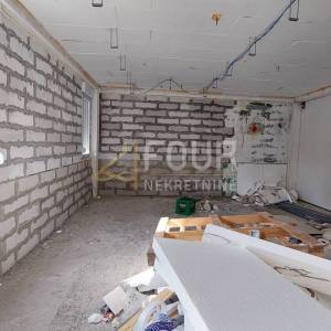 Saršoni, poslovna zgrada, velika okućnica