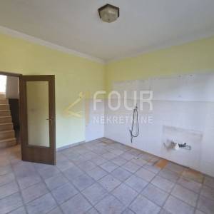 Saršoni, samostojeća kuća 270m2, terase