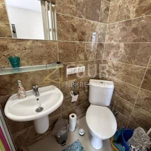 Selce, kvalitetna kuća s 3 stana, 200m od mora