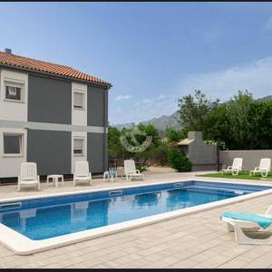 Seline, kuća sa bazenom, 4 apartmana u mirnom okruženju