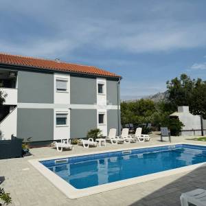 Seline, kuća sa bazenom, 4 apartmana u mirnom okruženju