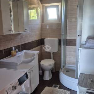 Seline, kuća sa bazenom, 4 apartmana u mirnom okruženju