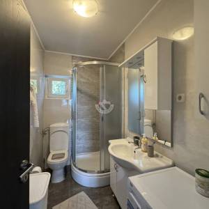 Seline, kuća sa bazenom, 4 apartmana u mirnom okruženju