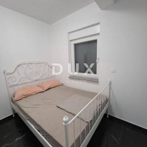 SELINE, ZADAR - TOP PRILIKA! Novoizgrađena kuća s 3 velika stana