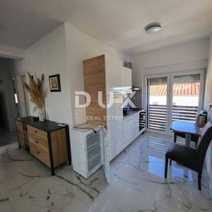 SELINE, ZADAR - TOP PRILIKA! Novoizgrađena kuća s 3 velika stana