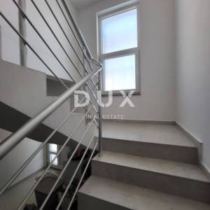 SELINE, ZADAR - TOP PRILIKA! Novoizgrađena kuća s 3 velika stana