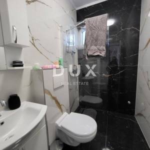 SELINE, ZADAR - TOP PRILIKA! Novoizgrađena kuća s 3 velika stana