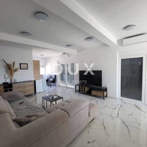 SELINE, ZADAR - TOP PRILIKA! Novoizgrađena kuća s 3 velika stana