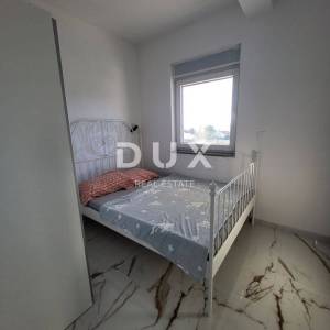 SELINE, ZADAR - TOP PRILIKA! Novoizgrađena kuća s 3 velika stana