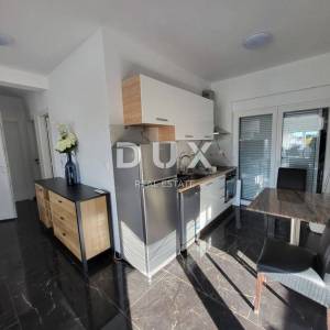 SELINE, ZADAR - TOP PRILIKA! Novoizgrađena kuća s 3 velika stana