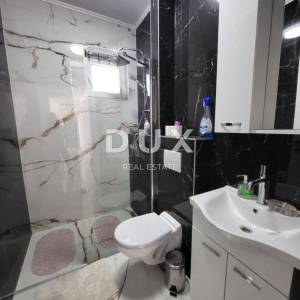 SELINE, ZADAR - TOP PRILIKA! Novoizgrađena kuća s 3 velika stana