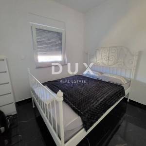 SELINE, ZADAR - TOP PRILIKA! Novoizgrađena kuća s 3 velika stana