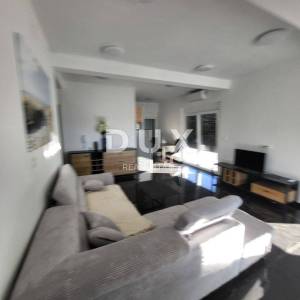 SELINE, ZADAR - TOP PRILIKA! Novoizgrađena kuća s 3 velika stana