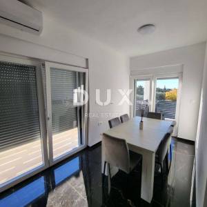 SELINE, ZADAR - TOP PRILIKA! Novoizgrađena kuća s 3 velika stana