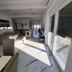 SELINE, ZADAR - TOP PRILIKA! Novoizgrađena kuća s 3 velika stana