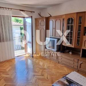 SENJ - Kuća sa prostranom okućnicom