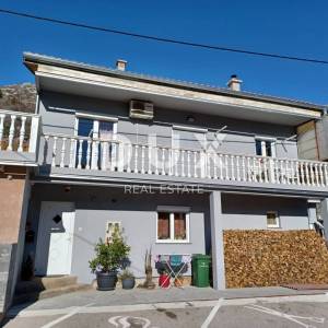 SENJ - Prostrana obiteljska kuća s poslovnim prostorom