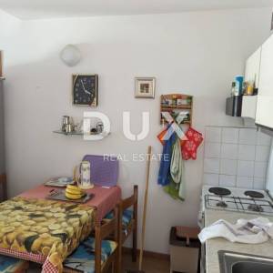 SENJ, STINICA, stan s garažom na prvom katu, balkon, pogled more 