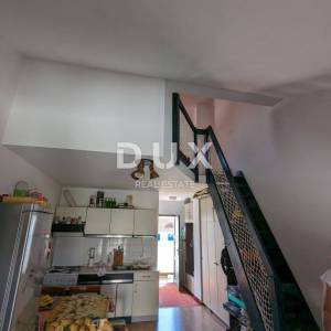 SENJ, STINICA, stan s garažom na prvom katu, balkon, pogled more 