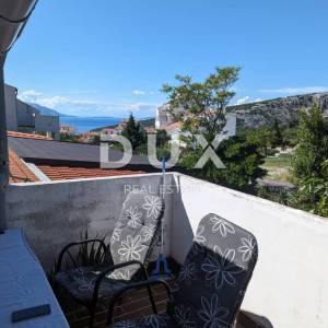 SENJ, STINICA, stan s garažom na prvom katu, balkon, pogled more 