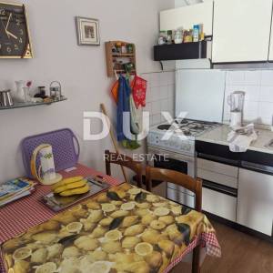 SENJ, STINICA, stan s garažom na prvom katu, balkon, pogled more 