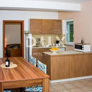 SENJ, SVETI JURAJ - Apartmanska kuća s pogledom na more