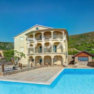 SENJ, SVETI JURAJ - Apartmanska kuća s pogledom na more