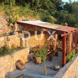 SENJ, SVETI JURAJ - Predivna apartmanska kuća prvi red od mora