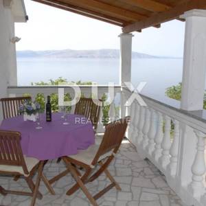 SENJ, SVETI JURAJ - Predivna apartmanska kuća prvi red od mora