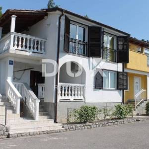 SENJ, SVETI JURAJ - Predivna apartmanska kuća prvi red od mora