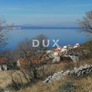 SENJ - Teren sa pogledom na more