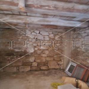 Seosko imanje, kuća s 3 gospodarska objekta, okućnica, Brinje, 235 m2