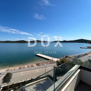 ŠIBENIK, BETINA - Luksuzni stan u novogradnji prvi red do mora